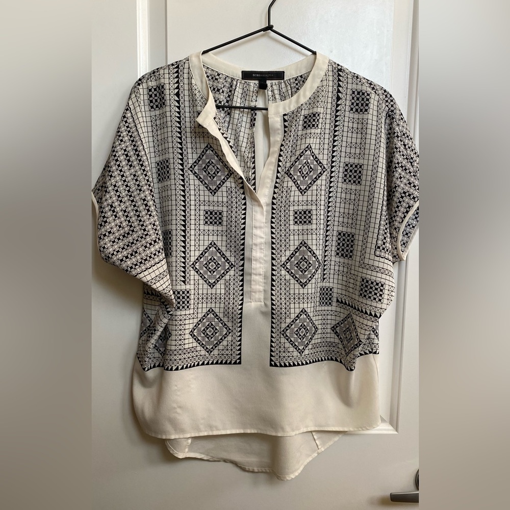 Bcbgmaxazria Ayanna White Geometric Print Short Sleeve Blouse